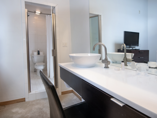 Luxury Vail Village 4 Bedroom Vacation Condo - Walk to Lifts